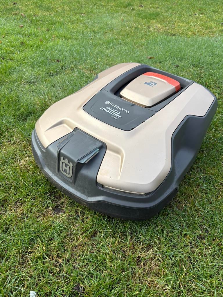 Husqvarna Automower 315X Limited Edition! Collecters item!, Ophalen of Verzenden, Zo goed als nieuw, 20 tot 25 cm, Bestuurbaar via app