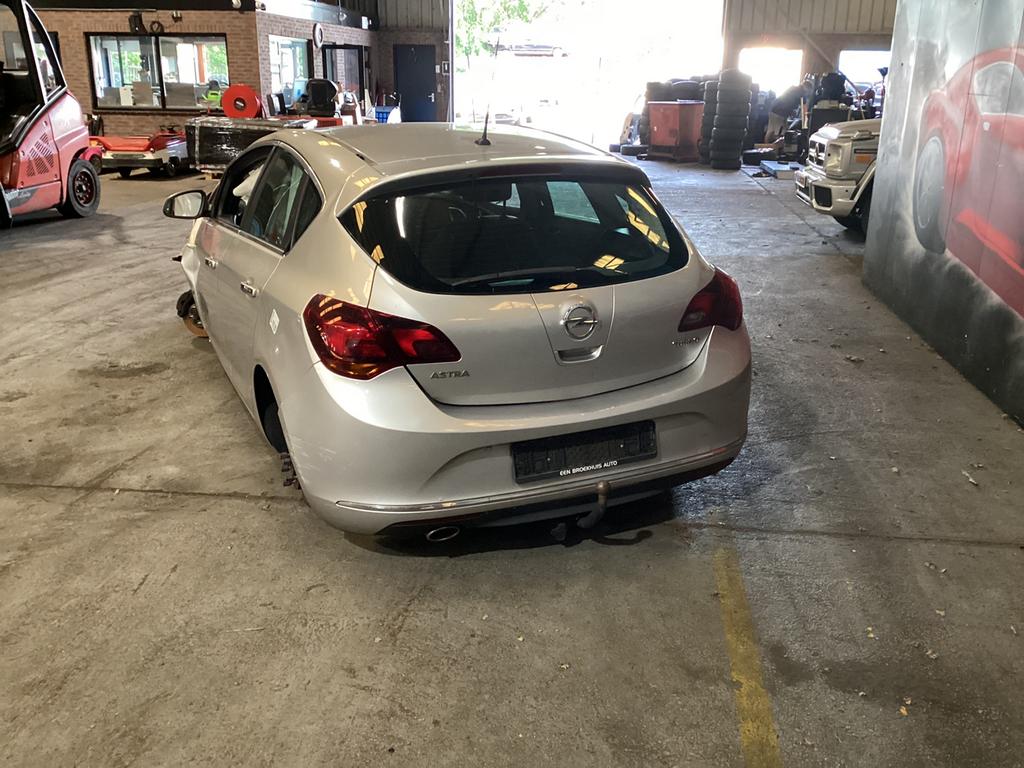 Achterklep, bumper, deuren Opel Astra J Hatchback A14NET ‘13, Ophalen of Verzenden, Opel, Bumper