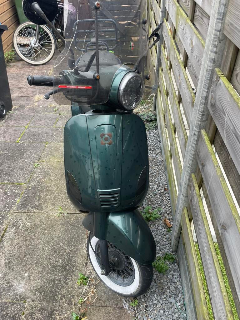 Agm scooter 25 km, Ophalen, Zo goed als nieuw, Benzine, Overige merken