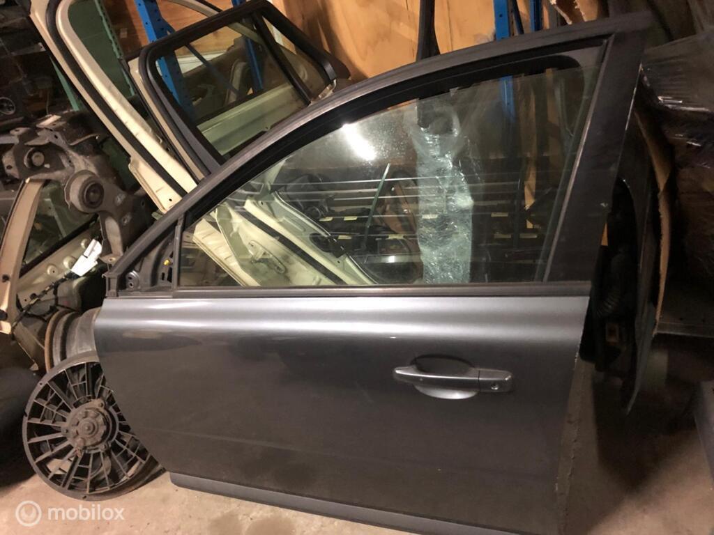 Portier linksvoor antraciet grijs Volvo V70 III ('07-'17), Auto-onderdelen, Ophalen, Gebruikt, Deur, Voor