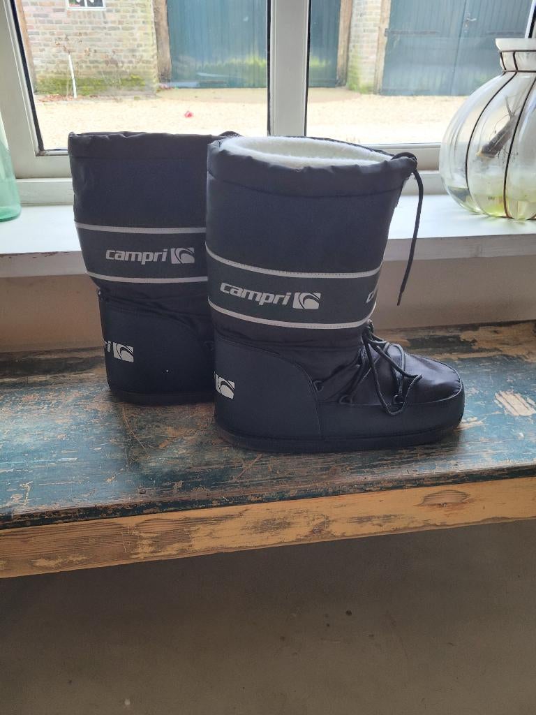 Sneeuwlaarzen moonboots laarzen mt 43 - 44,5, Ophalen, Zwart, Boots, Zo goed als nieuw