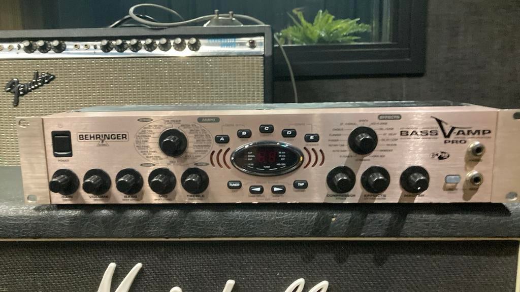 Behringer Bass V-amp Pro Modeling Amplifier, Ophalen of Verzenden, Gebruikt