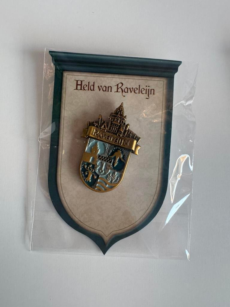 Pin Efteling Held van Raveleijn, Verzamelen, Efteling, Ophalen, Zo goed als nieuw, Button of Speldje