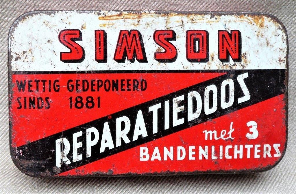 oud blikje Simson reparatiedoos met nog 1 bandenlichter., Ophalen of Verzenden