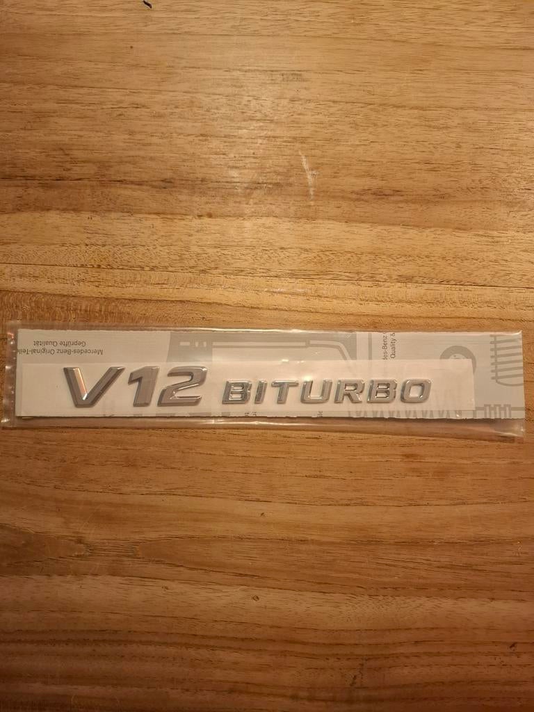 Mercedes V12 Biturbo plaklogo origineel., Mercedes-Benz, Nieuw, Bumper, Verzenden