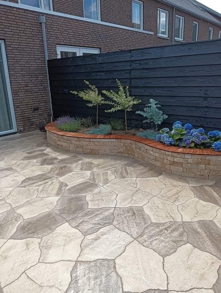 Stratenmaker,tuinman, schuttingen,maaiwerk, tuinonderhoud., Bestrating