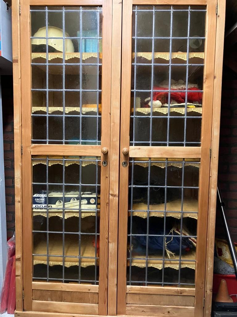 Geloogd grenen kast met glas in lood deuren, Ophalen, Gebruikt, 100 tot 150 cm, 150 tot 200 cm