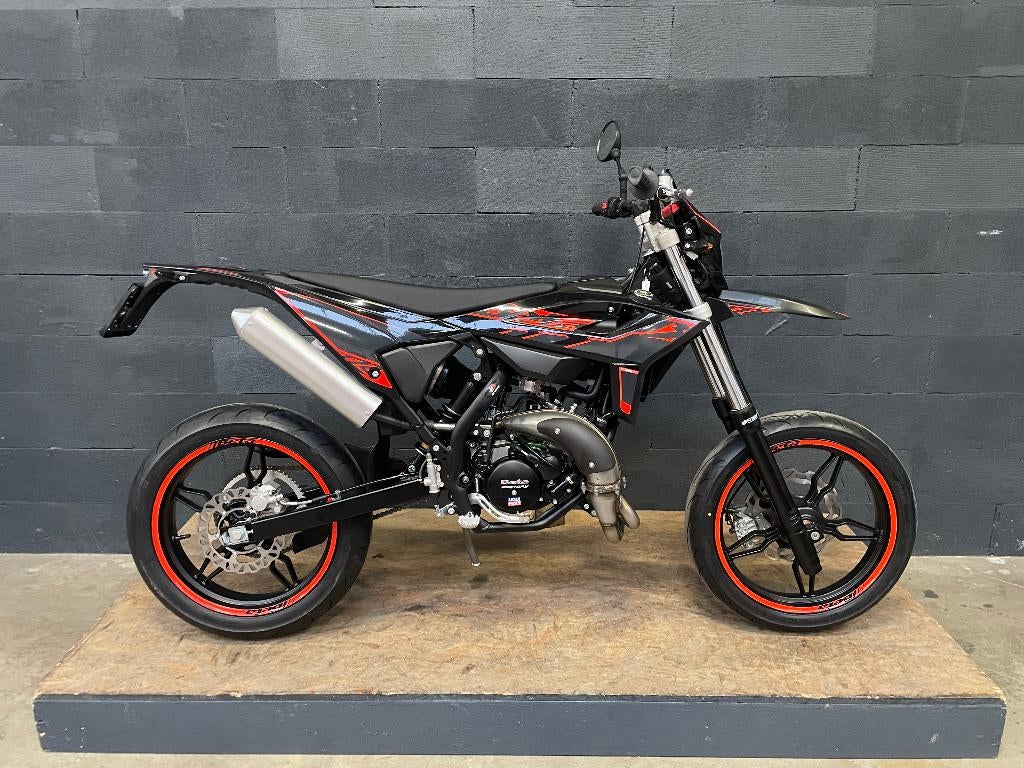 Beta RR 50 Motard Sport 2026 Zwart, Nieuw 50cc AM6 Voorraad, Ophalen, 6 versnellingen, Maximaal 45 km/u, Nieuw