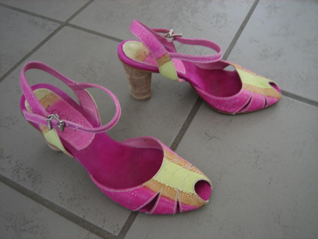 Prachtige fuchsia leren sandaaltjes LOOKY 40 Snazzeys, Kleding | Dames, Schoenen, Looky, Verzenden, Nieuw, Sandalen of Muiltjes
