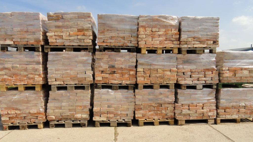 12.000 stuks antieke Kloostermop rood 29x7x14cm op voorraad.