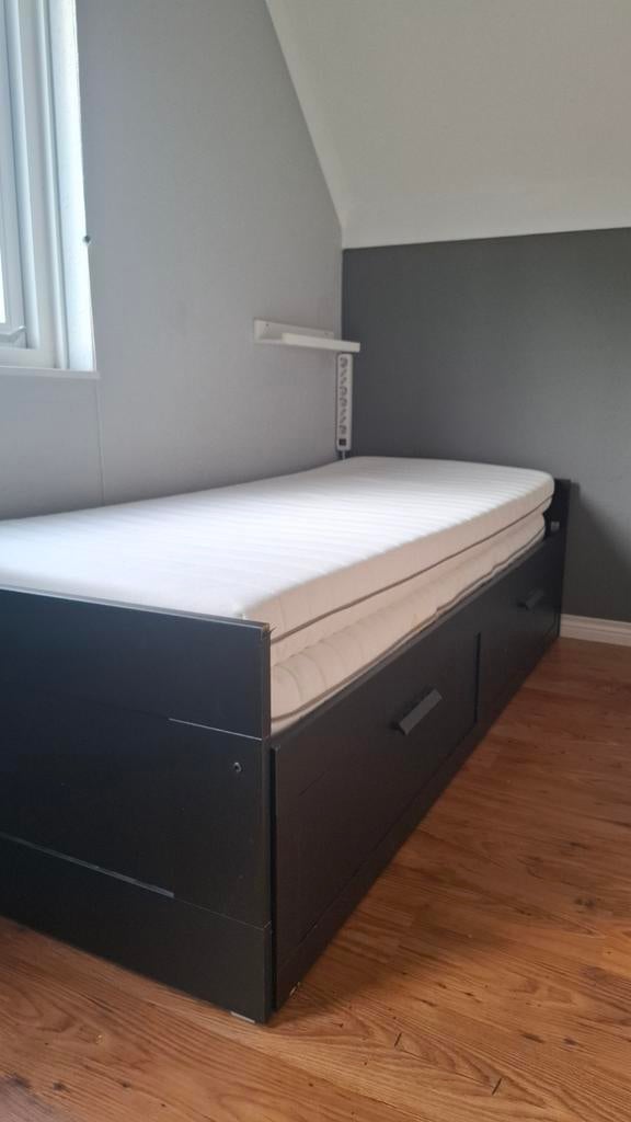 Uitschuifbaar 1-persoons IKEA bed zwart met matrassen, Gebruikt, 90 cm, Eenpersoons, Zwart