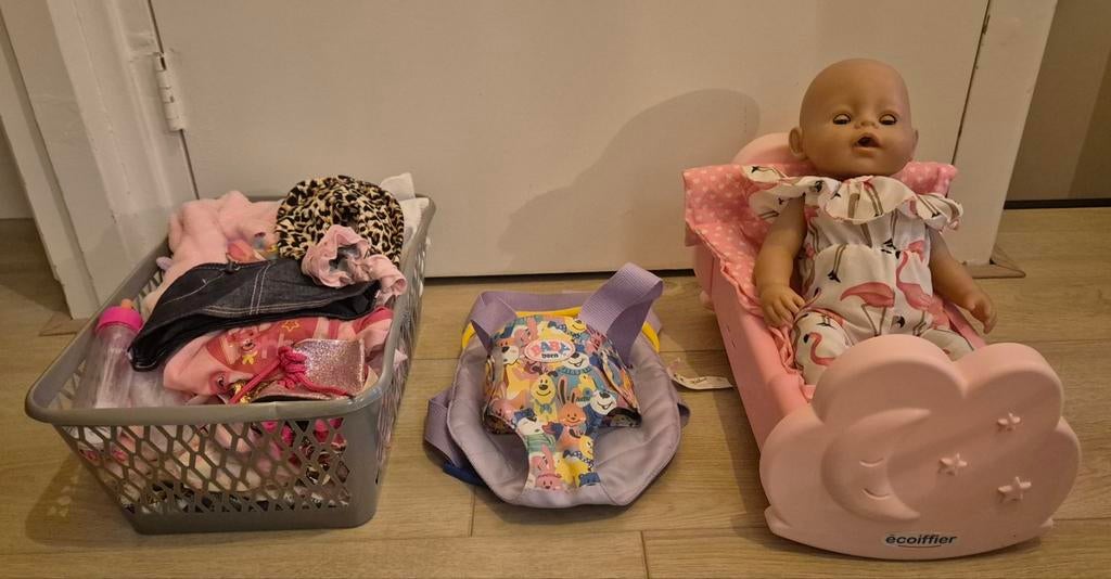 Baby Born pop met bedje en accessoires, Verzenden, Gebruikt, Babypop