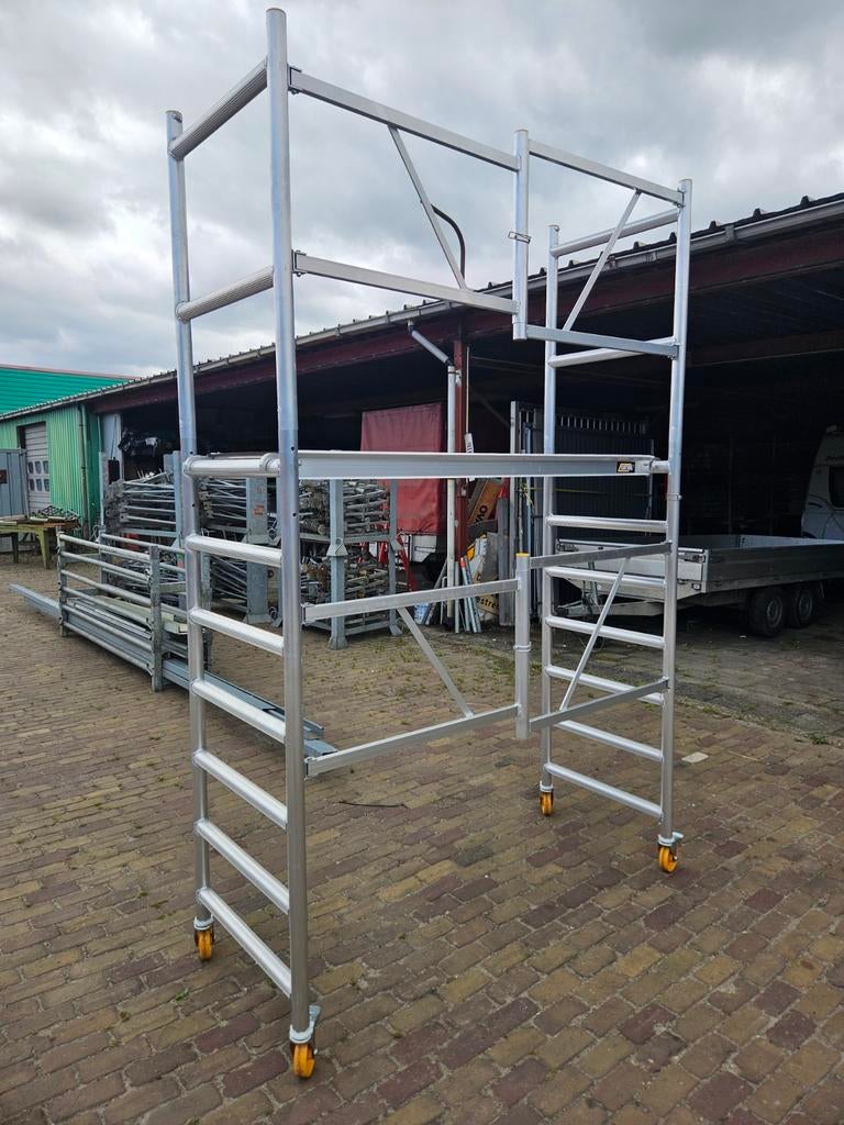 Custers kamersteiger met leuning nieuw werkhoogte 4 mtr, Doe-het-zelf en Verbouw, Steigers, Nieuw, Rolsteiger of Kamersteiger