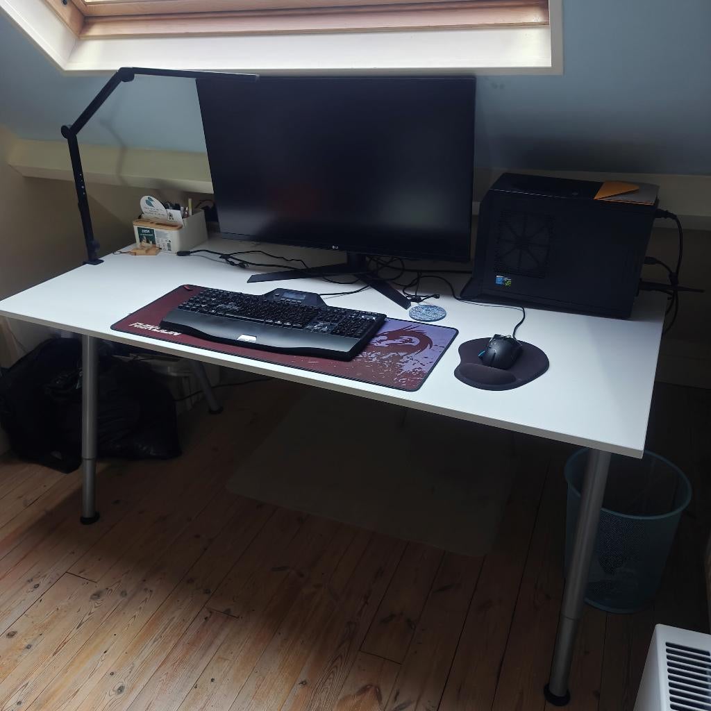 Bureau Thyge IKEA, Huis en Inrichting, Ophalen, In hoogte verstelbaar, Zo goed als nieuw