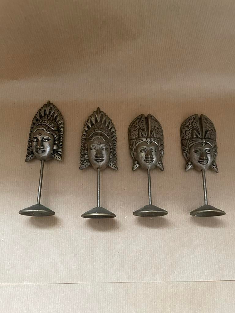 4 ijzeren beeldjes van gezichten, Ophalen of Verzenden