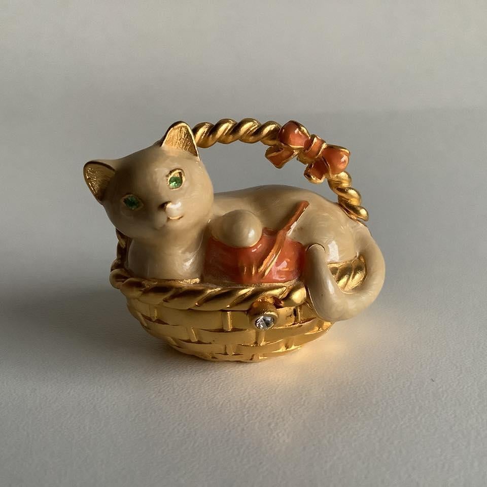 Zeldzame Estée Lauder Beautiful solid parfum katje in mandje, Ophalen of Verzenden, Zo goed als nieuw, Miniatuur, Gevuld
