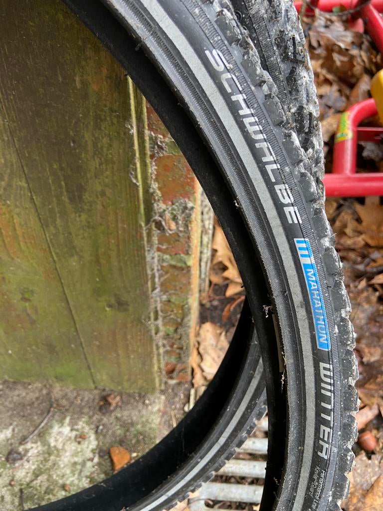 2x 28 inch Schwalbe winter banden buitenband spikes, Ophalen of Verzenden, Gebruikt, Band