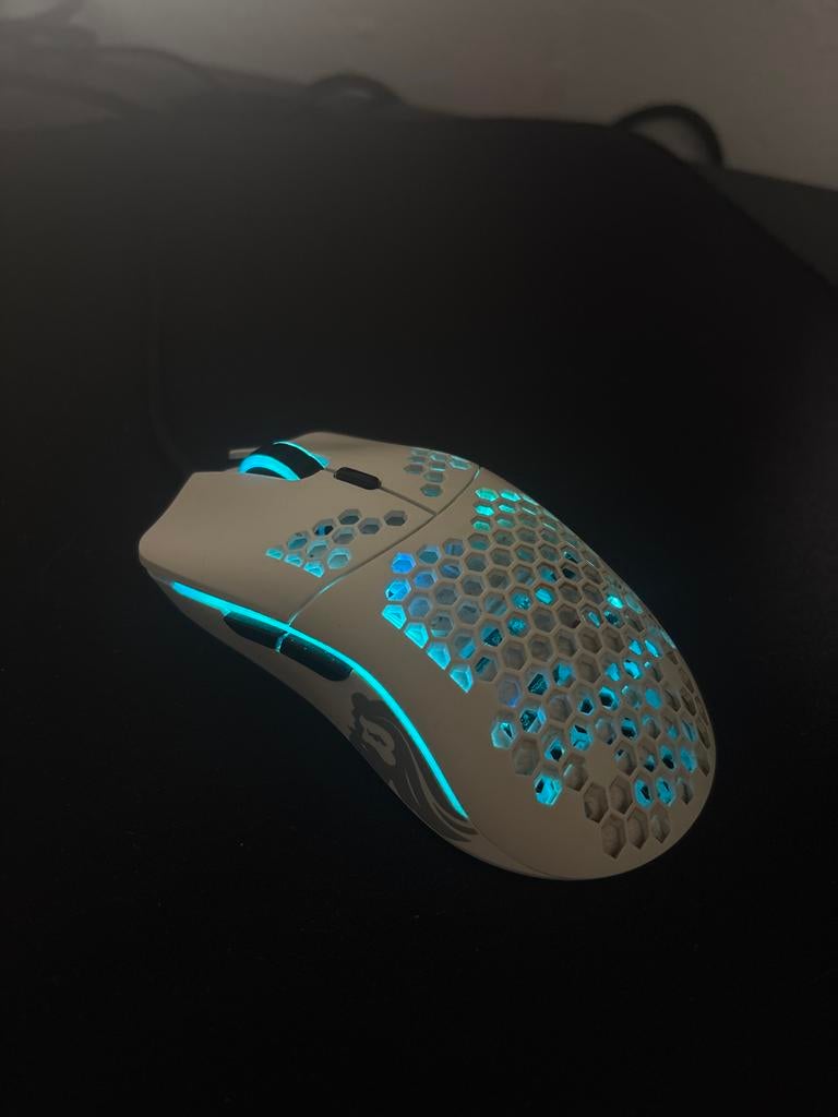 Glorious Model O- Muis - Wit, Muis, Gaming muis, Ophalen of Verzenden, Zo goed als nieuw