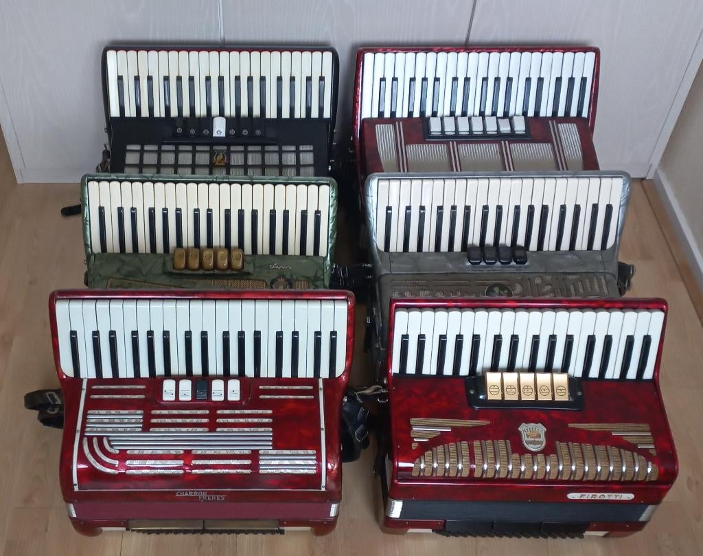 3 Accordeons, 80-bas, 3-korig, per stuk te koop of te huur, Muziek en Instrumenten, Accordeons, Gebruikt, 80-bas, Met koffer, Toetsaccordeon