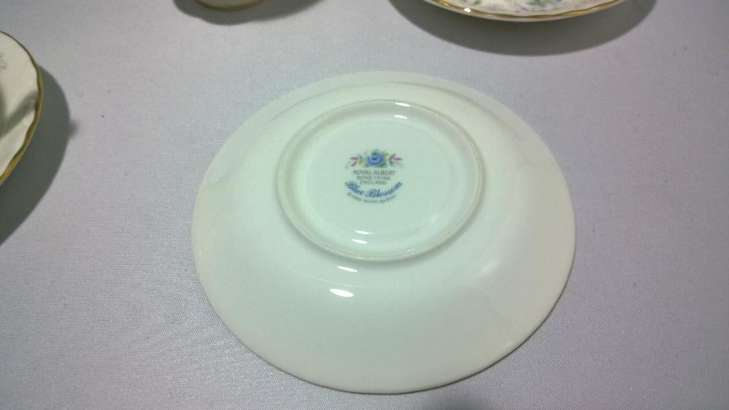 Royal Albert Bone China - Blue Blossom 4 Kop en Schotel, Antiek en Kunst, Ophalen