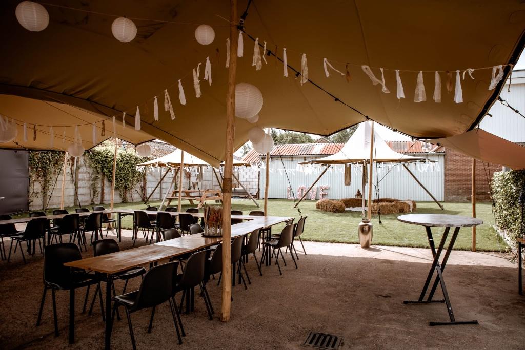 Stretchtent te huur - 7.5 x 10 of 6 x 10 - Zand / Chino, Tuin en Terras, Ophalen, Overige typen, 6 meter of meer, Zo goed als nieuw