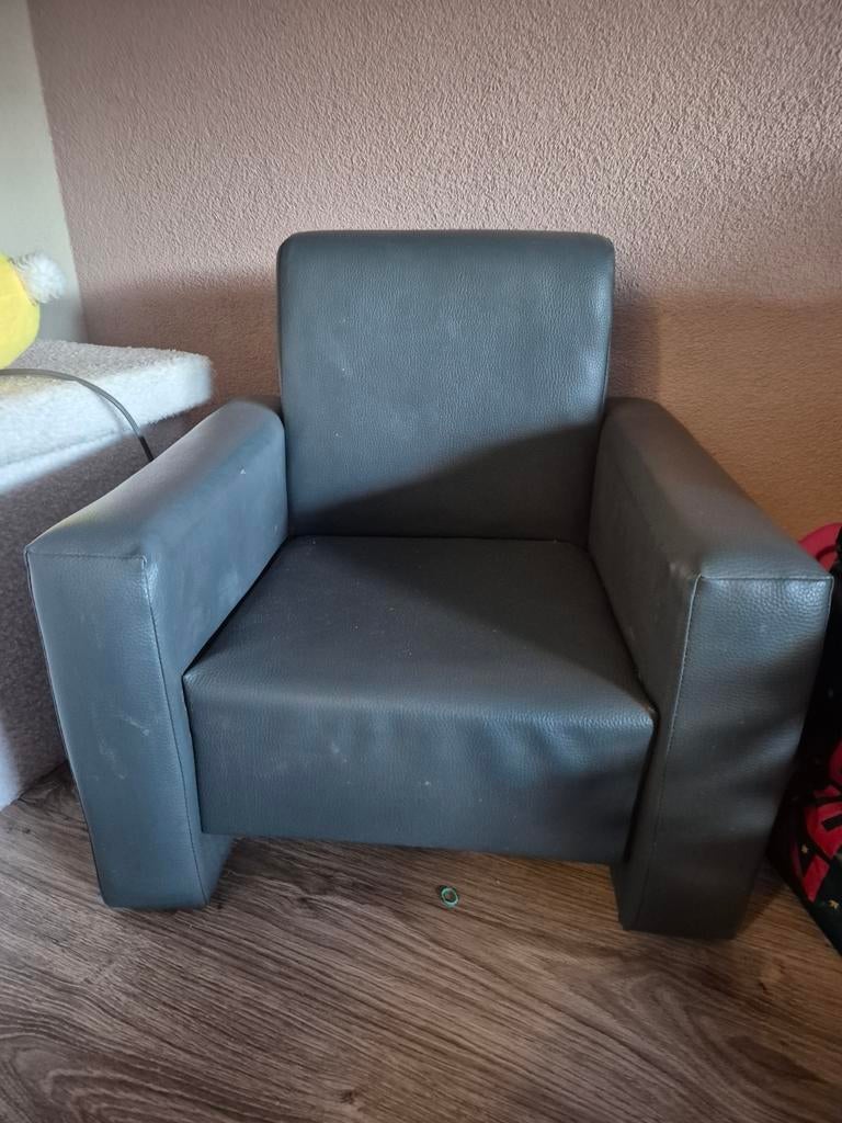 Klein grijs stoeltje, Huis en Inrichting, Kunststof, Gebruikt, Ophalen of Verzenden, Eén