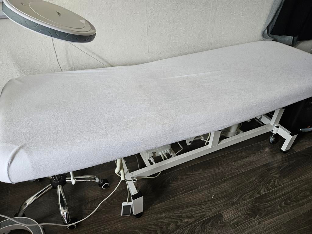 Comfort elektrische massage tafel beige kleur, Diensten en Vakmensen