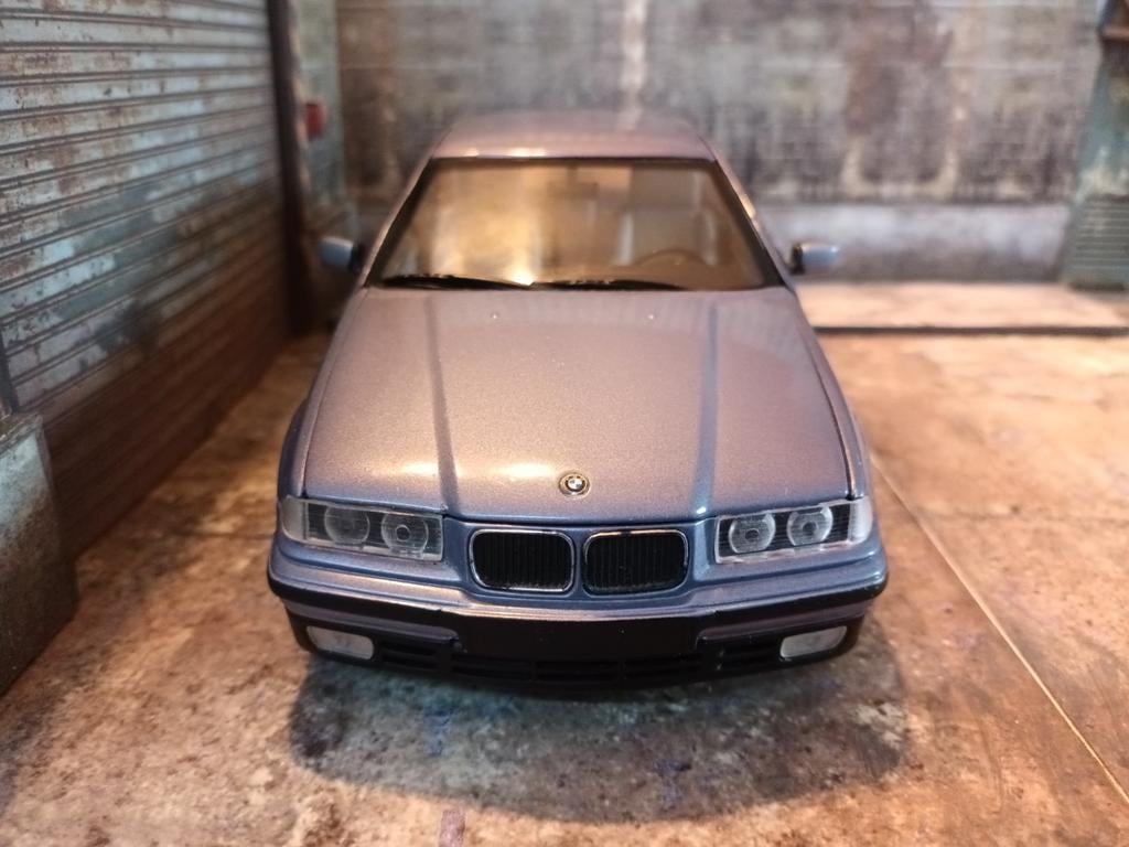 1:18 BMW E36 sedan blauw, Ophalen of Verzenden, UT Models