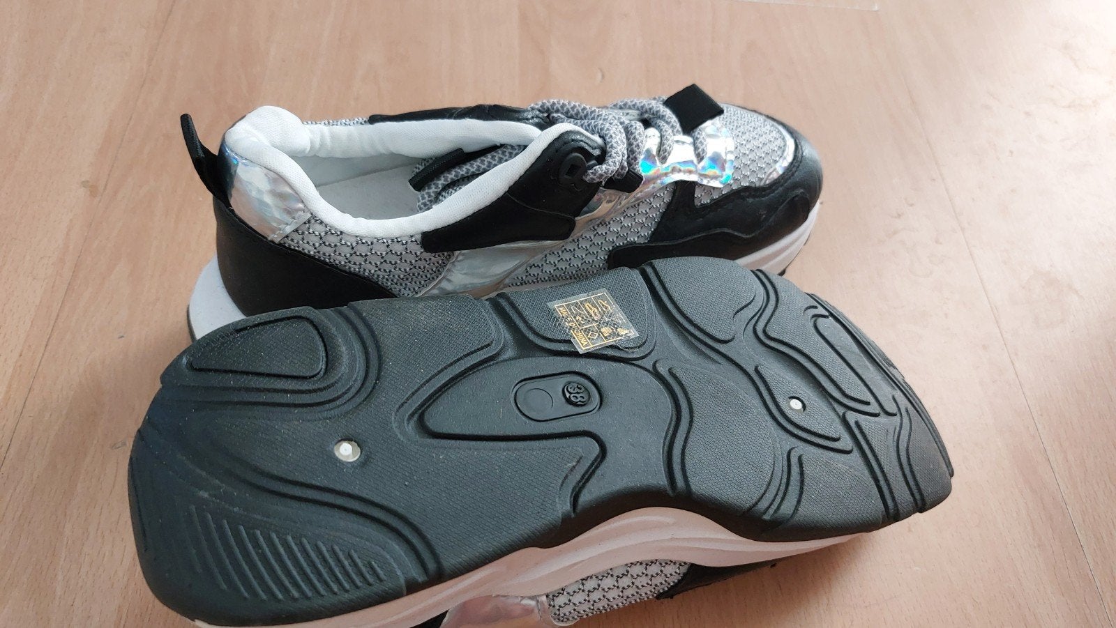 te koop nieuwe sneacker mt 38, Ophalen of Verzenden, Nieuw, Sneakers of Gympen