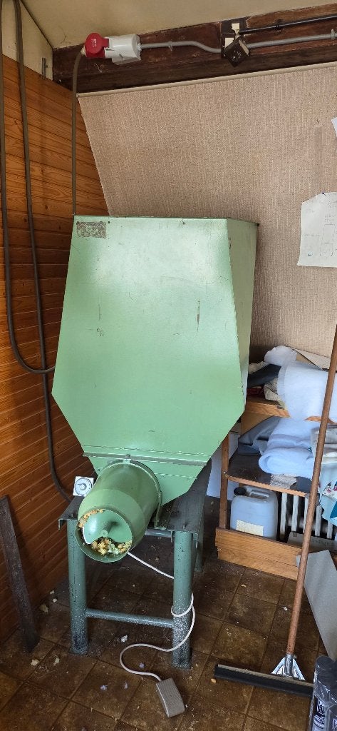 Prof Poly/schuimrubber vlokken vulmachine 380V, Abstract, Gebruikt, Groen, Machine