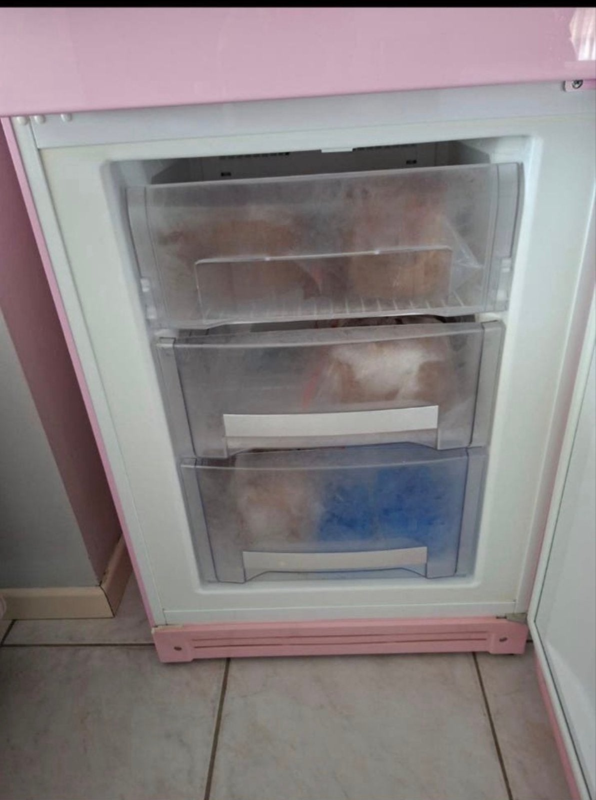 Smeg Koelkast met Aparte Vriezer - Roze, Witgoed en Apparatuur, 200 liter of meer, 60 cm of meer, Met aparte vriezer, Zo goed als nieuw