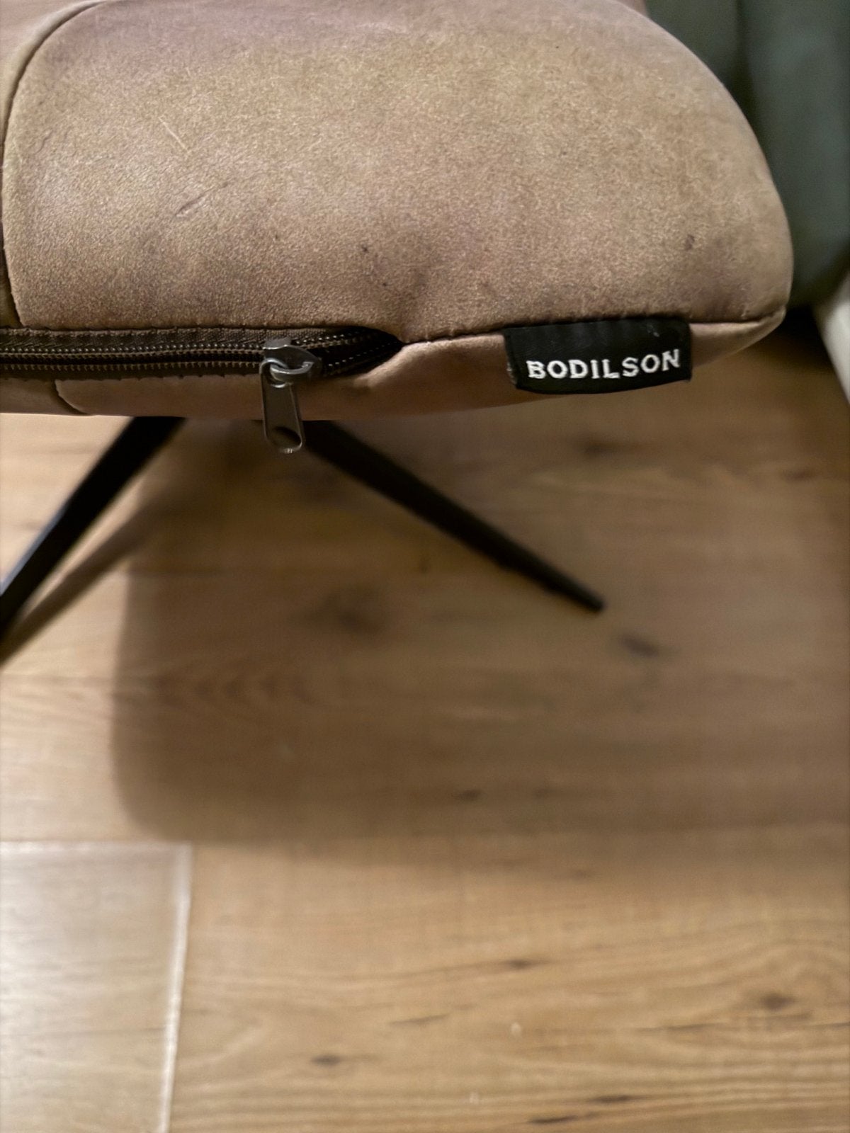 Bodilson poef/voetenbank/hocker - leer bruin, Ophalen, Zo goed als nieuw, 50 tot 75 cm, Stof