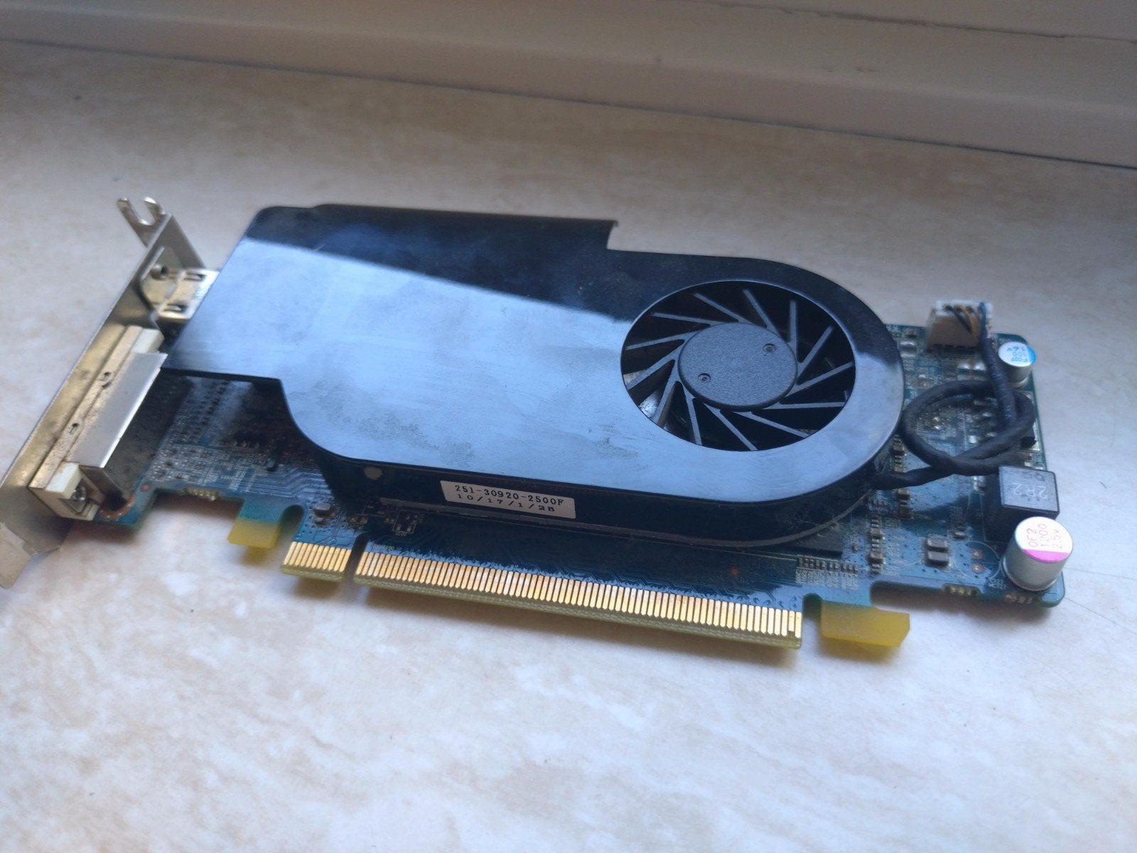 AMD Radeon HD5570 geen extra stroom nodig Low profile 1 slot, Computers en Software, Videokaarten, Gebruikt, AMD, GDDR3, Ophalen of Verzenden