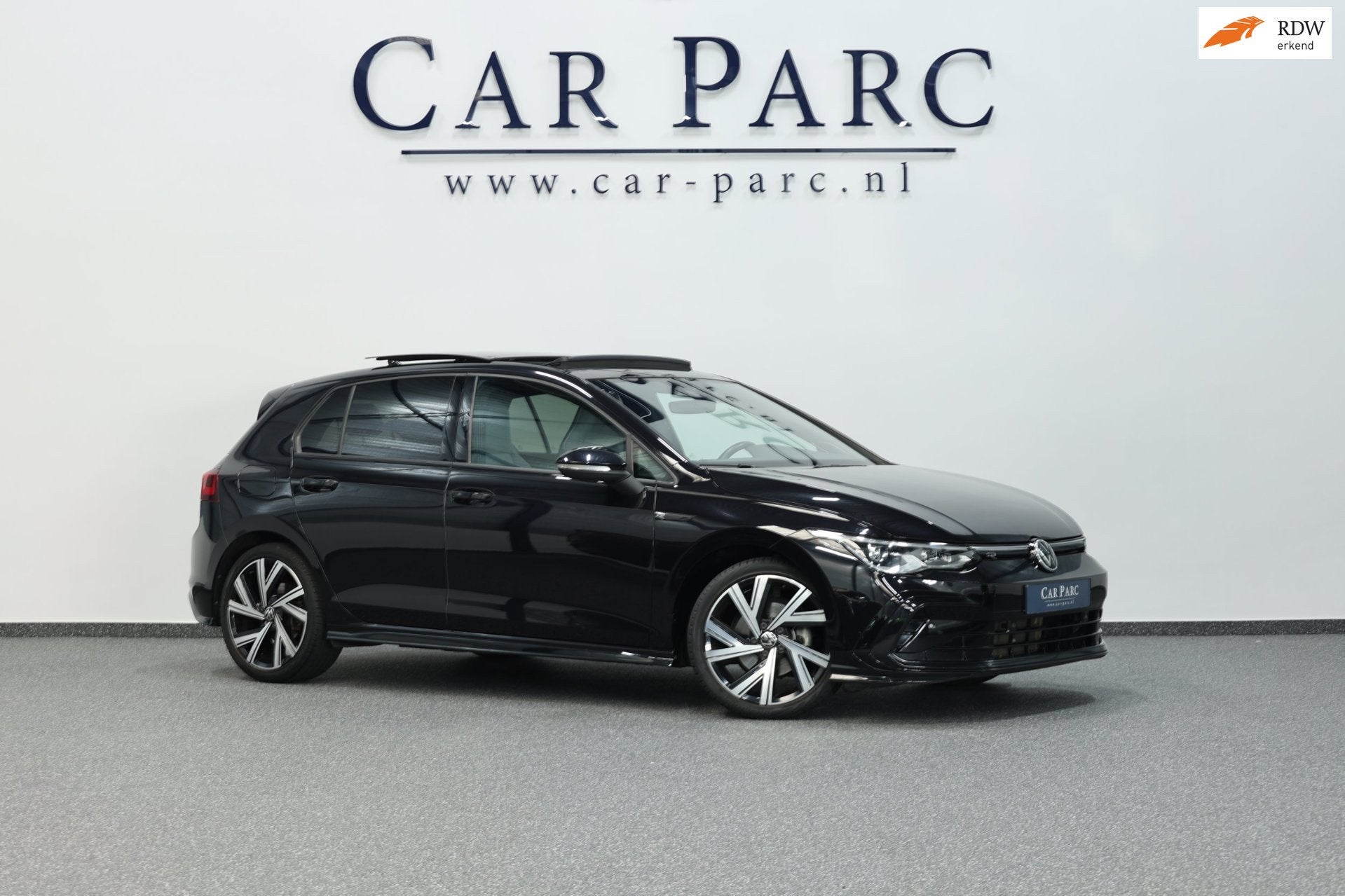 Volkswagen Golf 1.5 eTSI R-Line IQ+LED/VIRTUAL/SFEER/ALCANTA, Auto's, Dealer onderhouden, 4 cilinders, 150 pk, Alcantara