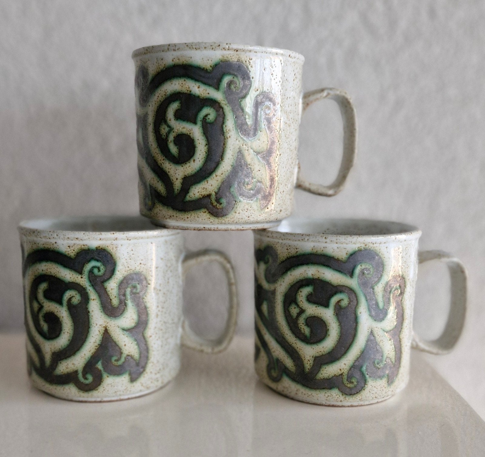 Drie Vintage Dunoon Pottery Keltische Koffiemokken, Ophalen of Verzenden