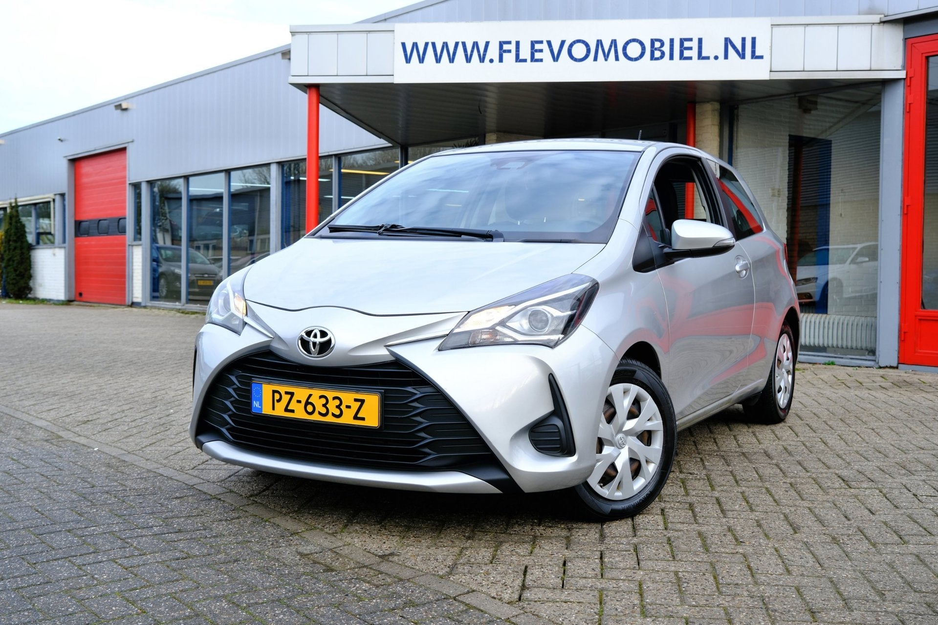 Toyota Yaris 1.5 VVT-i Aspiration Aut. *15.570km!* Clima|Cam