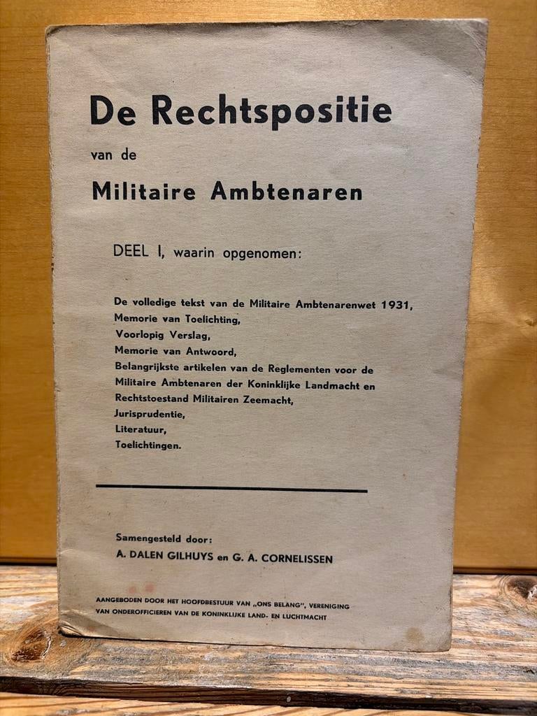 De Rechtspositie van de Militaire Ambtenaren DEEL I, Ophalen of Verzenden, Voor 1940, Gelezen, Algemeen