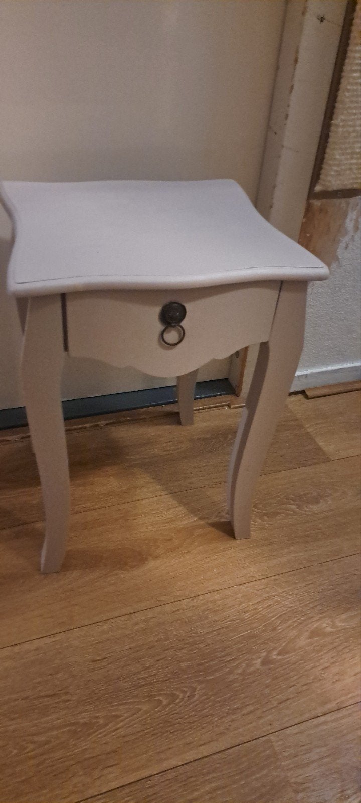 grijs achter nachtkastje, Minder dan 45 cm, Ophalen of Verzenden, Zo goed als nieuw, Minder dan 55 cm