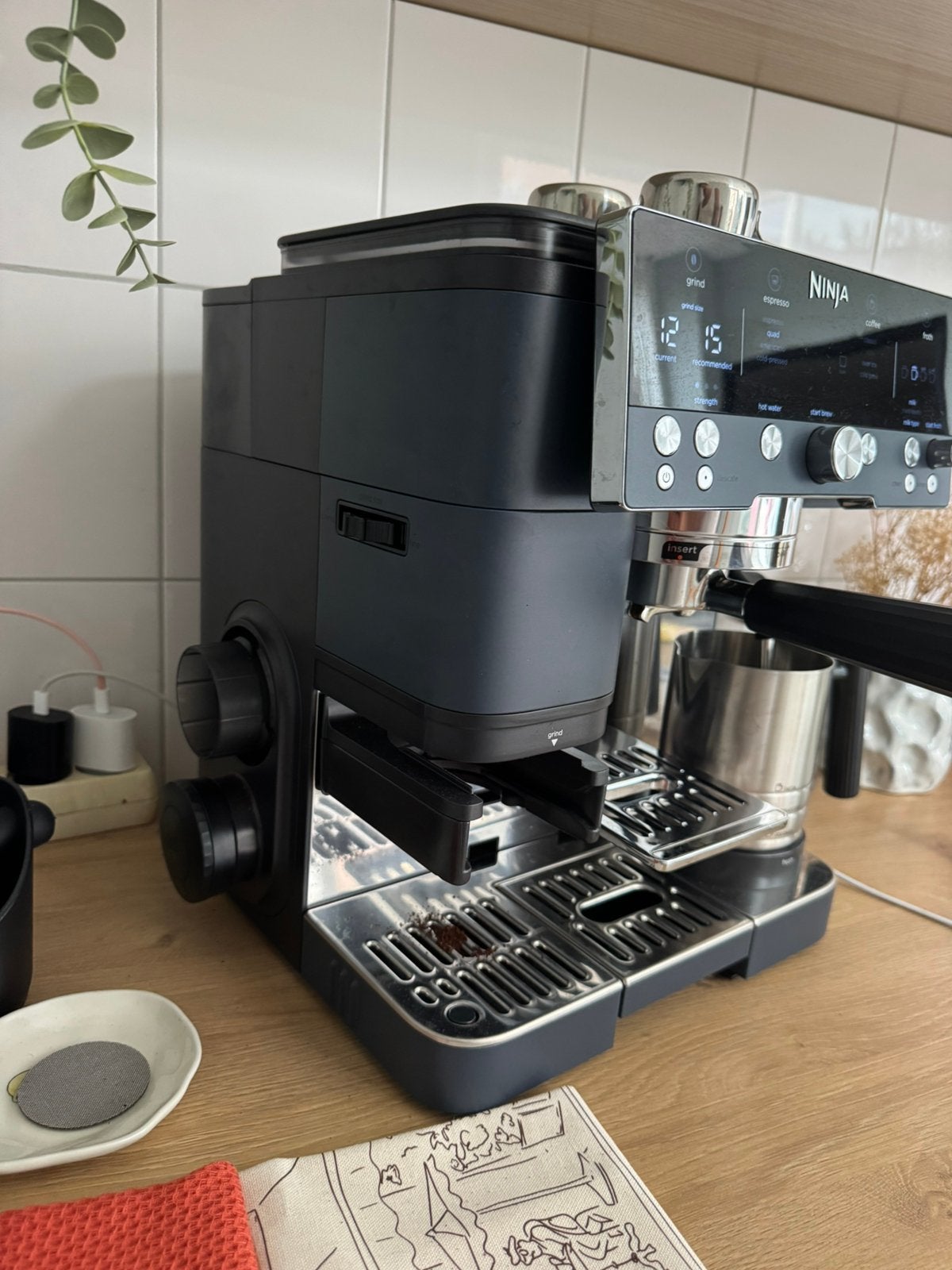 Foto 4 van Ninja Luxe Café Premier Espresso Machine - Marineblauw