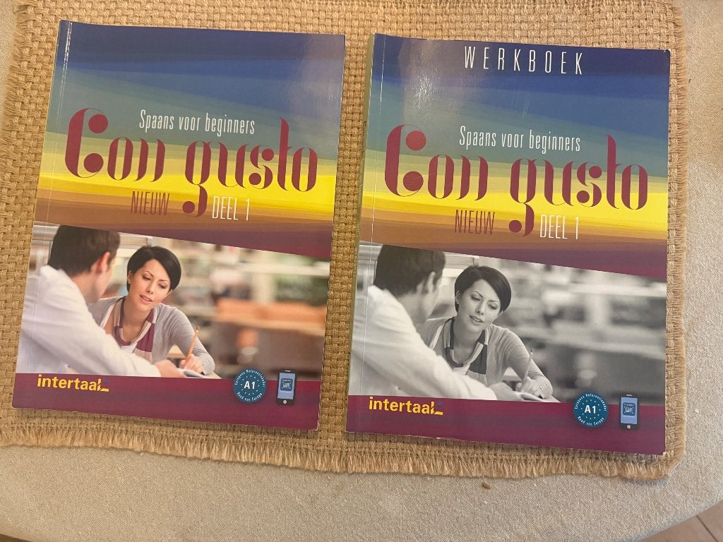 Con gusto deel 1 - zo goed als nieuw!, Boeken, Non-fictie, Ophalen of Verzenden, Zo goed als nieuw, Intertaal