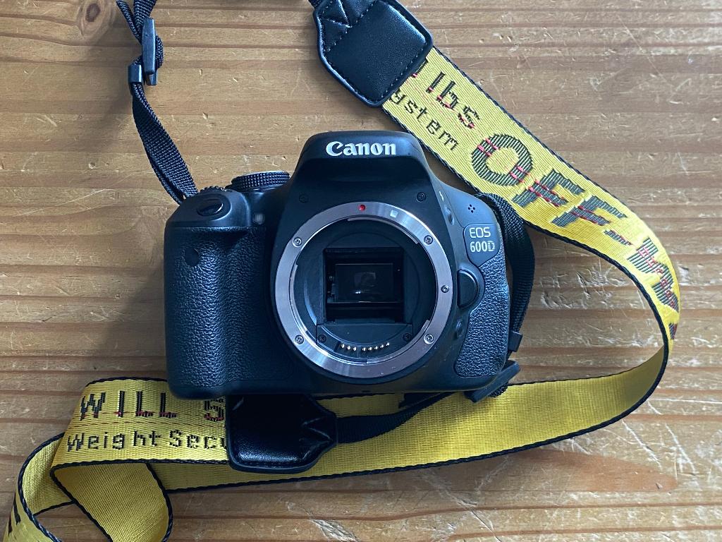Canon EOS 600D + 3 lenzen + tas, etc, 18 Megapixel, Spiegelreflex, Canon, Ophalen of Verzenden