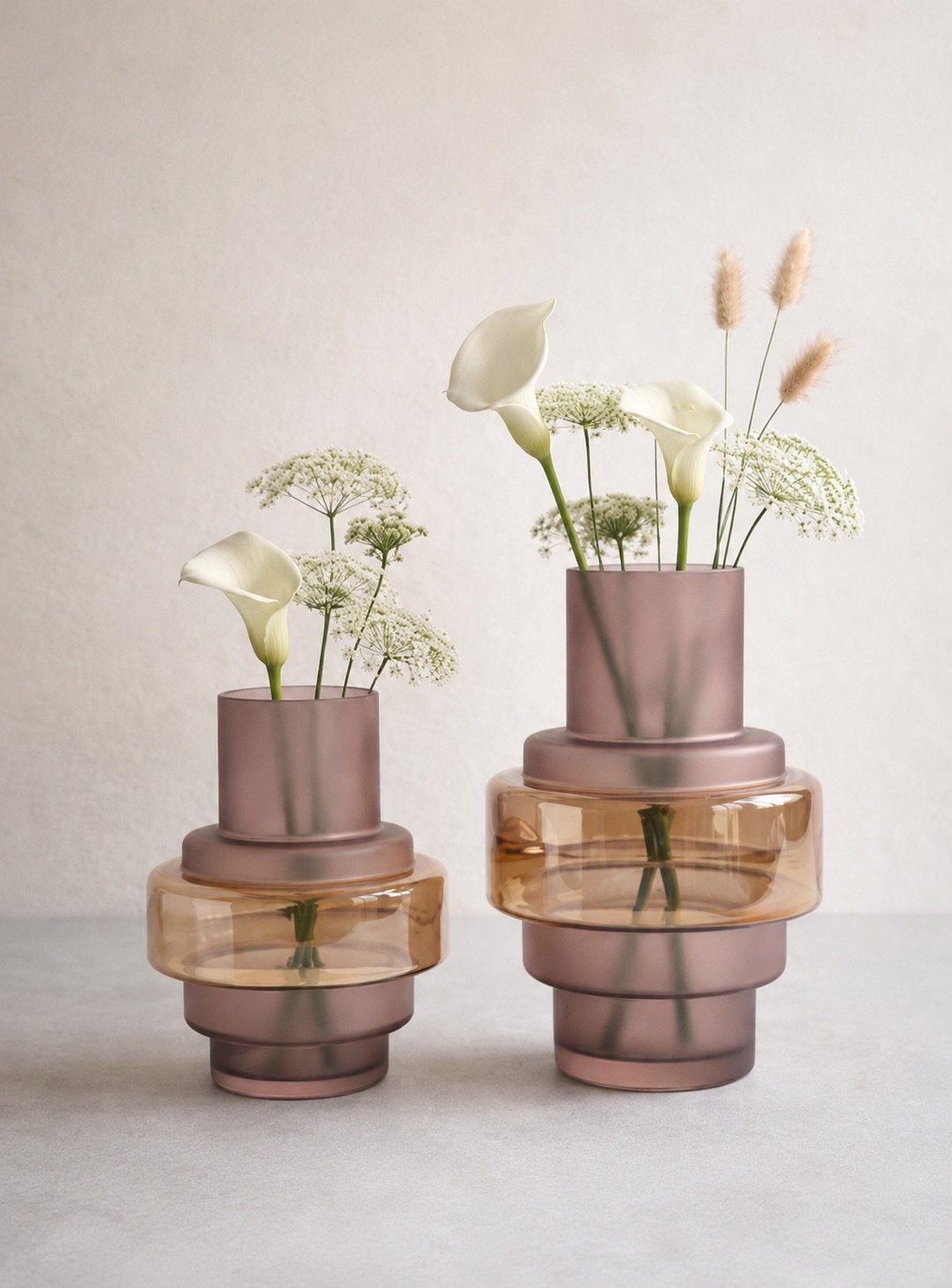 Twee oud roze glazen vazen van kare design, Huis en Inrichting, Ophalen, Nieuw, Roze, 35 cm