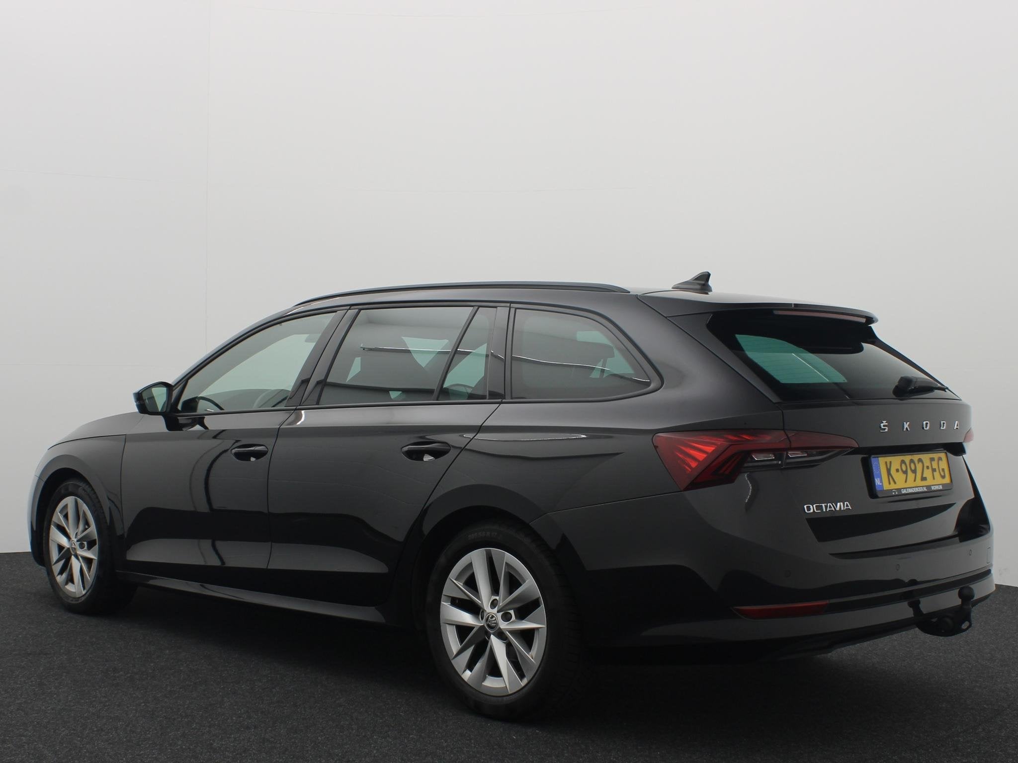 Skoda Octavia Combi 1.0 TSI Sport Business TREKHAAK / RS-STO, Dealer onderhouden, Stof, Gebruikt, Zwart