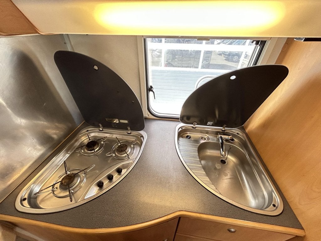 Foto 15 van Knaus Sun Traveller 605MF 6-Persoons Fiat Ducato 2.8JTD