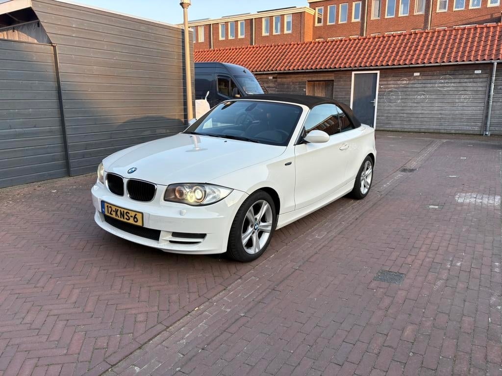 BMW 1-Serie 2.0 118I Cabrio 2010 Wit, Auto's, BMW, 1-Serie, Achterwielaandrijving, 1995 cc, Cabriolet