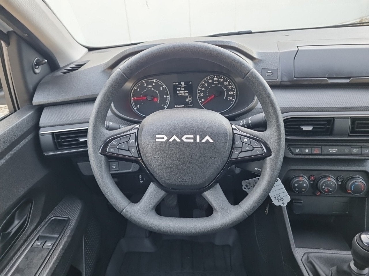 Dacia Sandero 0.9 TCe Ambiance BLUETOOTH / AIRCO / SLECHT 19, Voorwielaandrijving, Stof, Zwart, Wit