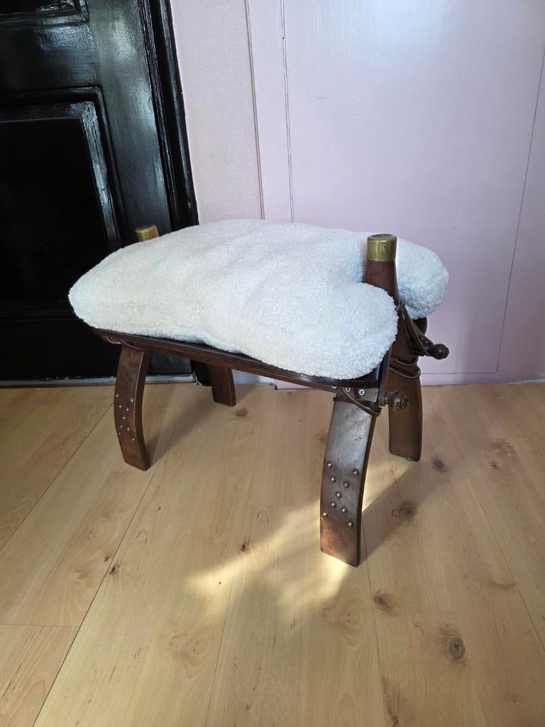 Kamelen krukje/voetenbankje., Minder dan 50 cm, Ophalen of Verzenden, Stof, Rechthoekig