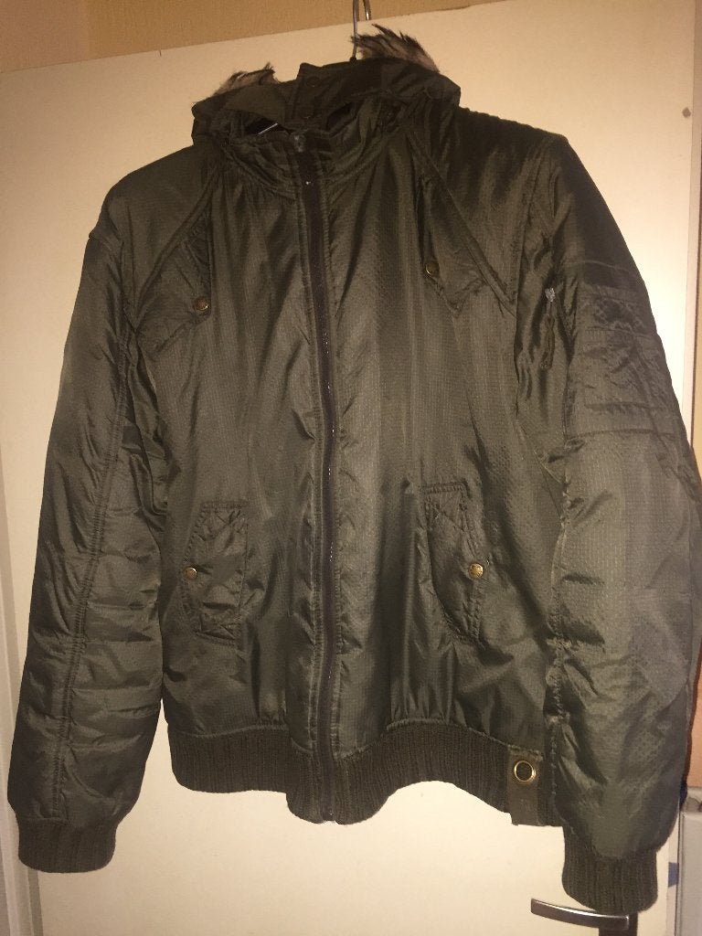 Een Stoere winterjas met capuchon Legergroen en legerprint, Ophalen, Zo goed als nieuw, Maat 56/58 (XL), Groen