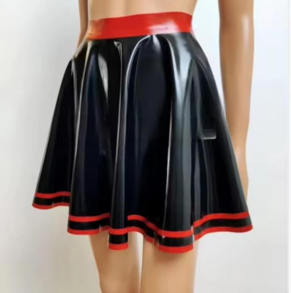 Mooie latex rokje met rode details, 3XL, Verzenden, Nieuw, Zwart