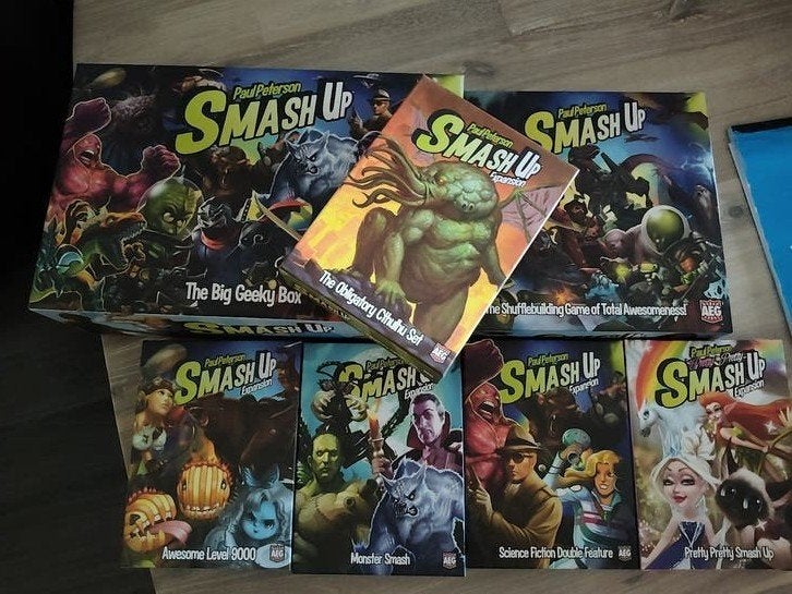 Smash Up Bordspel Collectie: Basisspel + 6 Uitbreidingen, Vijf spelers of meer, Ophalen of Verzenden, Gebruikt, AEG